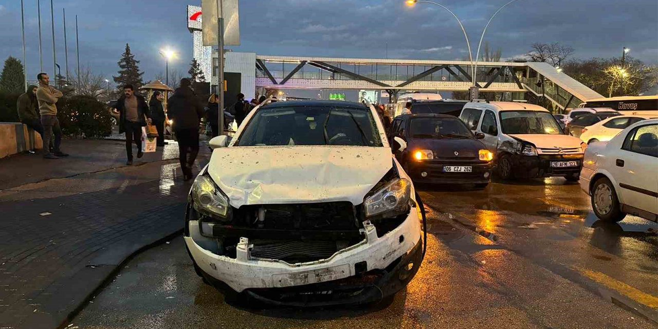 Ankara’da zincirleme kazada 26 araç birbirine girdi: 3 yaralı