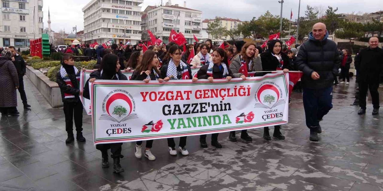 Yozgat’ta öğrenciler “Gazze Şeridi Yürüyüşü” gerçekleştirdi