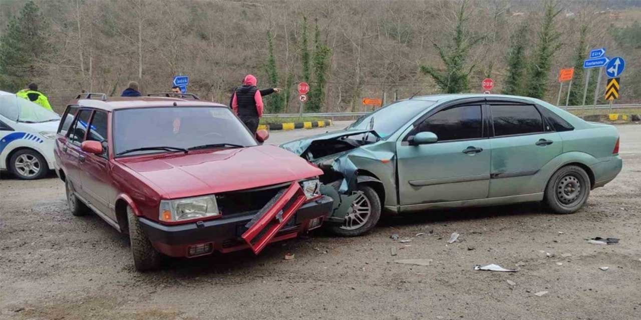 3 araç birbirine girdi: Sürücüler yara almadan kurtuldu