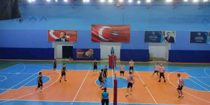 Kamu kurumlarında voleybol heyecan sürüyor