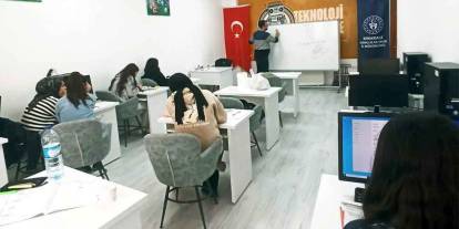 Gençlik Merkezi’nden Kız Öğrencilere Deneme Sınavı