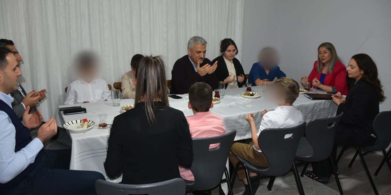 makas-ciftinden-sevgi-cocuklariyla-anlamli-iftar2.jpg