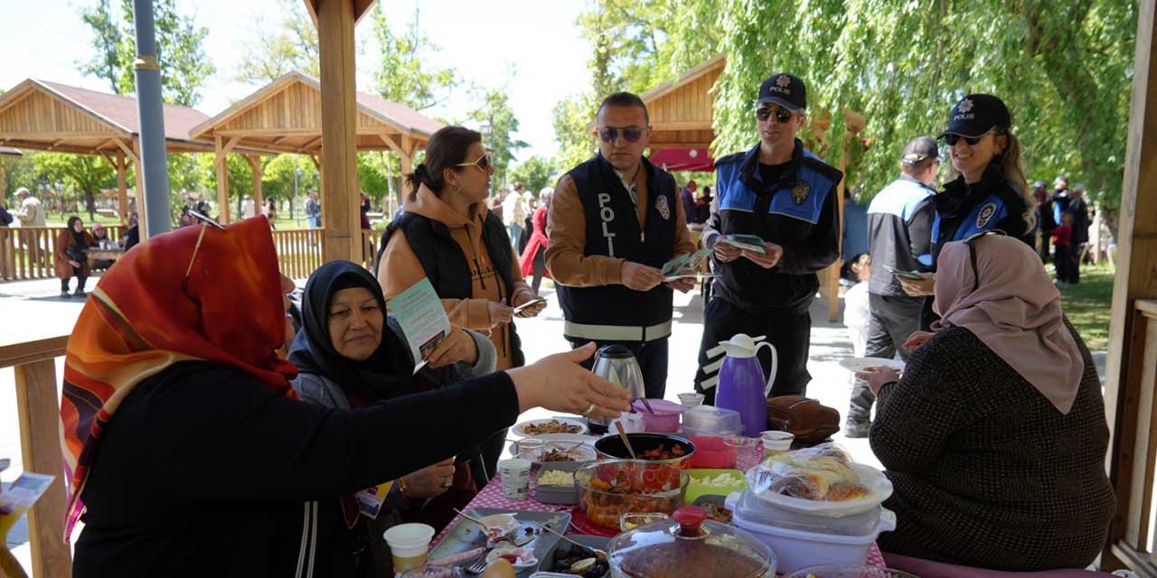 polislerden-kadin-siddetine-karsi-uyardi2.jpg