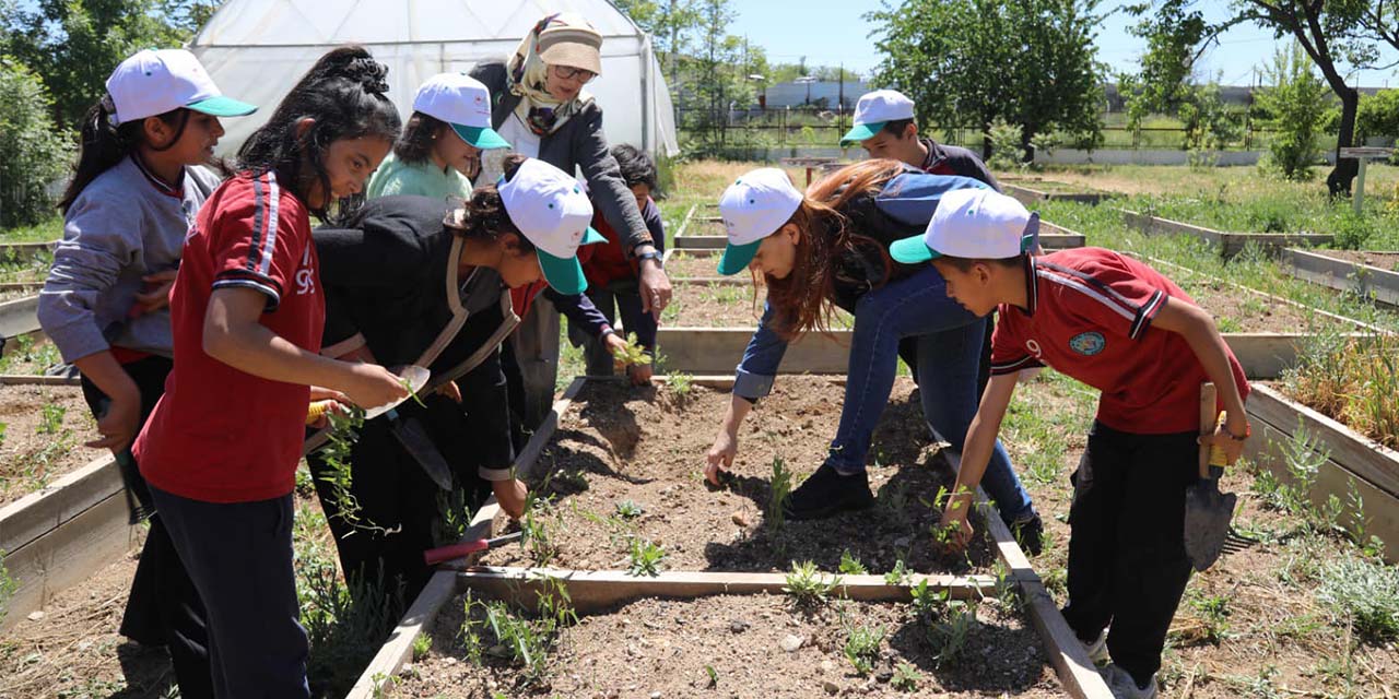 cocuklar-tarimi-eglenerek-ogreniyor3.jpg