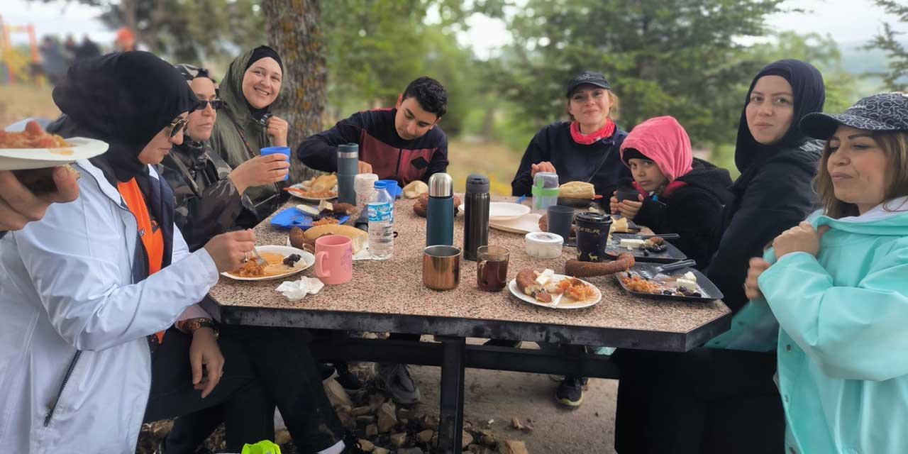 bozkir-dagcilik-anneler-gununu-dogada-kutladi2.jpg