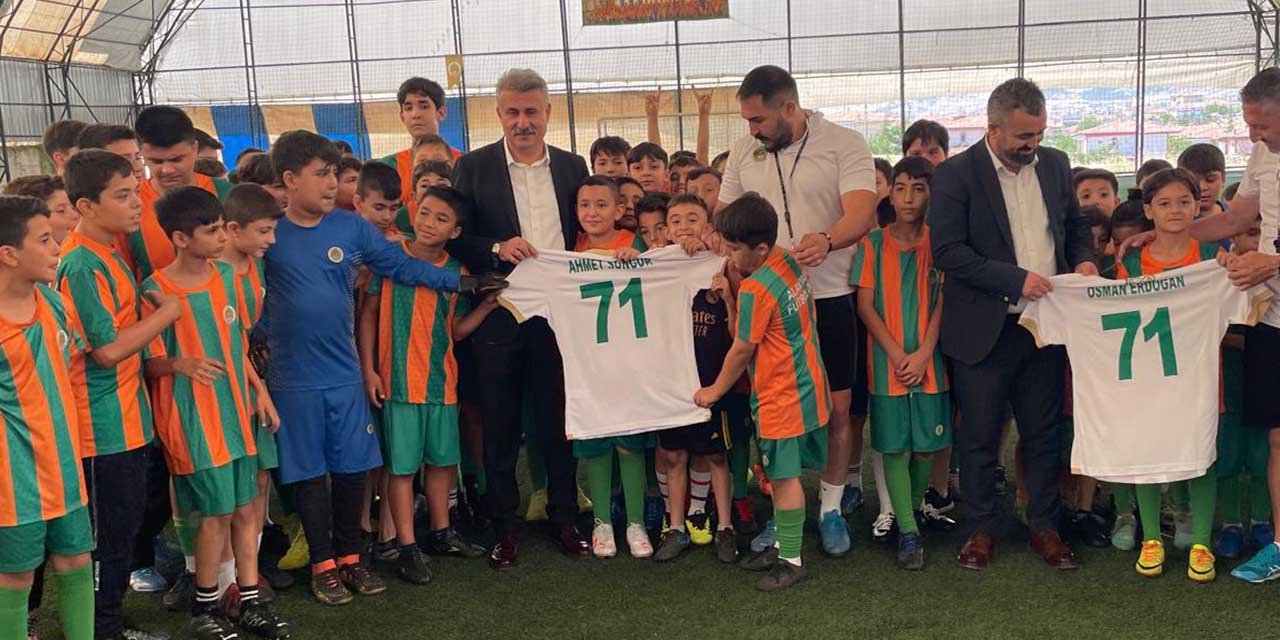 akademi-futbol-okulu-alanyasporun-temsilcisi-oldu-2.jpg