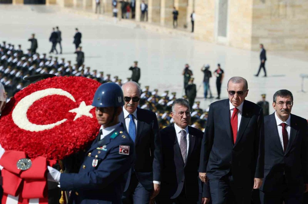 Cumhurbaşkanı Erdoğan, 30 Ağustos dolayısıyla Anıtkabir’i ziyaret etti